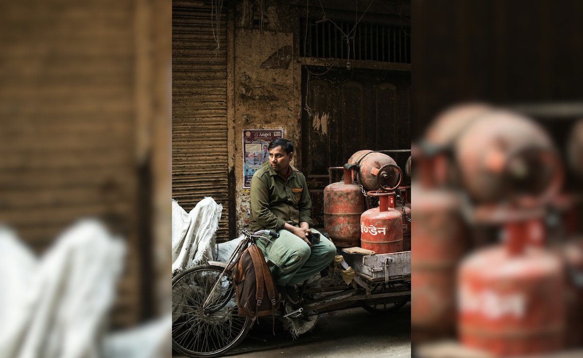 कैसे मिलता है गैस सिलेंडर डिलीवरी का काम, कितनी होती है कमाई