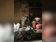 कैसे मिलता है गैस सिलेंडर डिलीवरी का काम, कितनी होती है कमाई