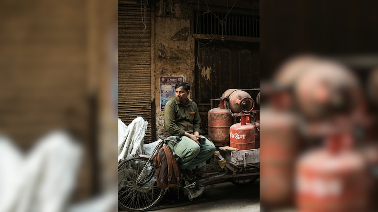 कैसे मिलता है गैस सिलेंडर डिलीवरी का काम, कितनी होती है कमाई