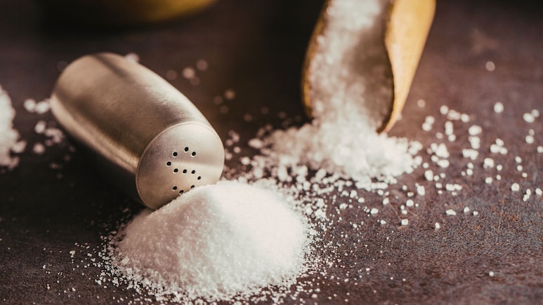 Trending VIDEO: एक किलो मिठात किती दाणे असतात? आकडा पाहून तुम्ही चक्रावून जाल; 4 मित्रांनी 9 दिवस मोजले