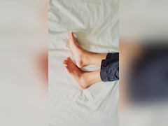 सुबह उठते ही एड़ियों में दर्द होता है? इसे हल्के में न लें, यह इन बीमारियों का संकेत हो सकता है