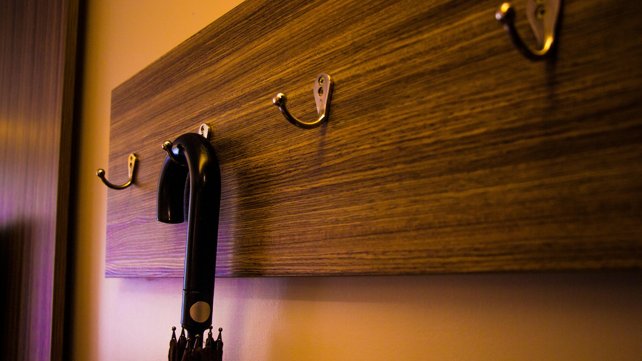 Adhesive Hooks vs Drilling: Which One Actually Holds Weight Safely? Adhesive Hooks vs Drilling: Which One Actually Holds Weight Safely?