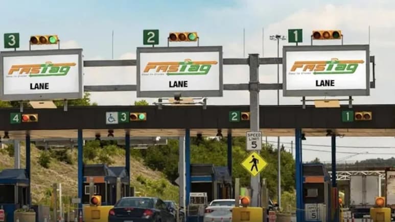 FASTag New Rules: अब टोल पर नहीं चलेगी चालाकी, गलत गाड़ी नंबर पर NHAI कर सकता है ब्लैकलिस्ट