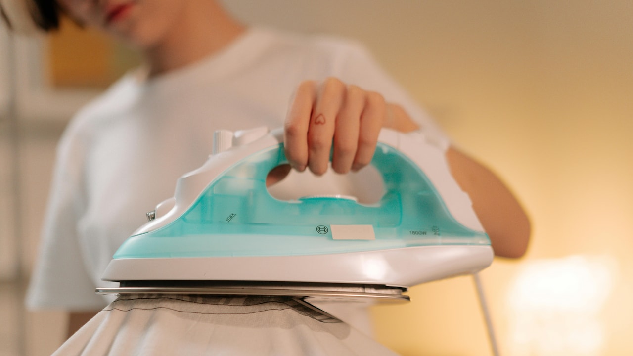 Steam Iron vs Garment Steamer: The Faster Way To Remove Wrinkles Steam Iron vs Garment Steamer: The Faster Way To Remove Wrinkles