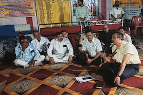 सीधी कलेक्टर विकास मिश्रा के हैं खूब चर्चे; रात्रिकालीन चौपाल में देर रात तक जनता की शिकायतें सुनते हैं साहब