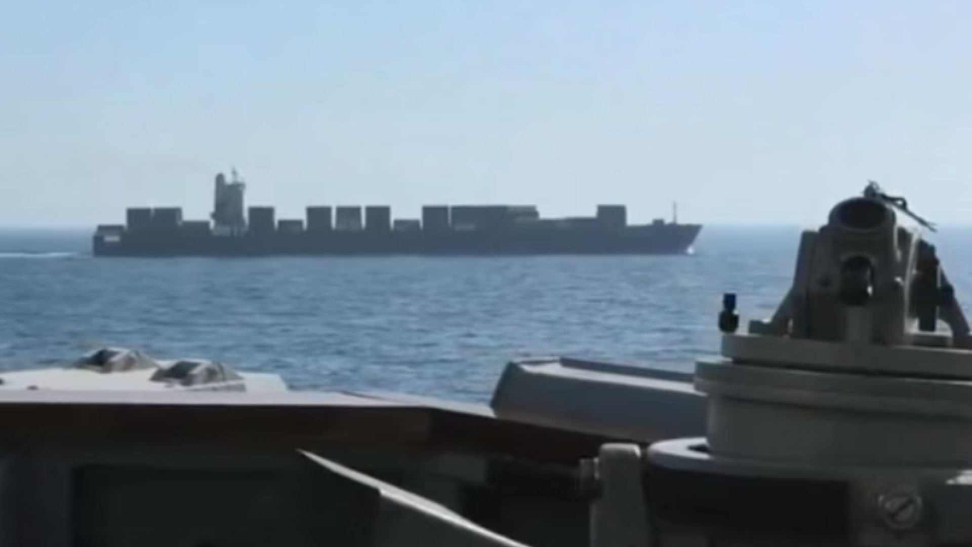 'इंजन रूम खाली करो', फिर चलीं 3 गोलियां और धुआं-धुआं... ईरानी जहाज पर अमेरिका के हमले का VIDEO