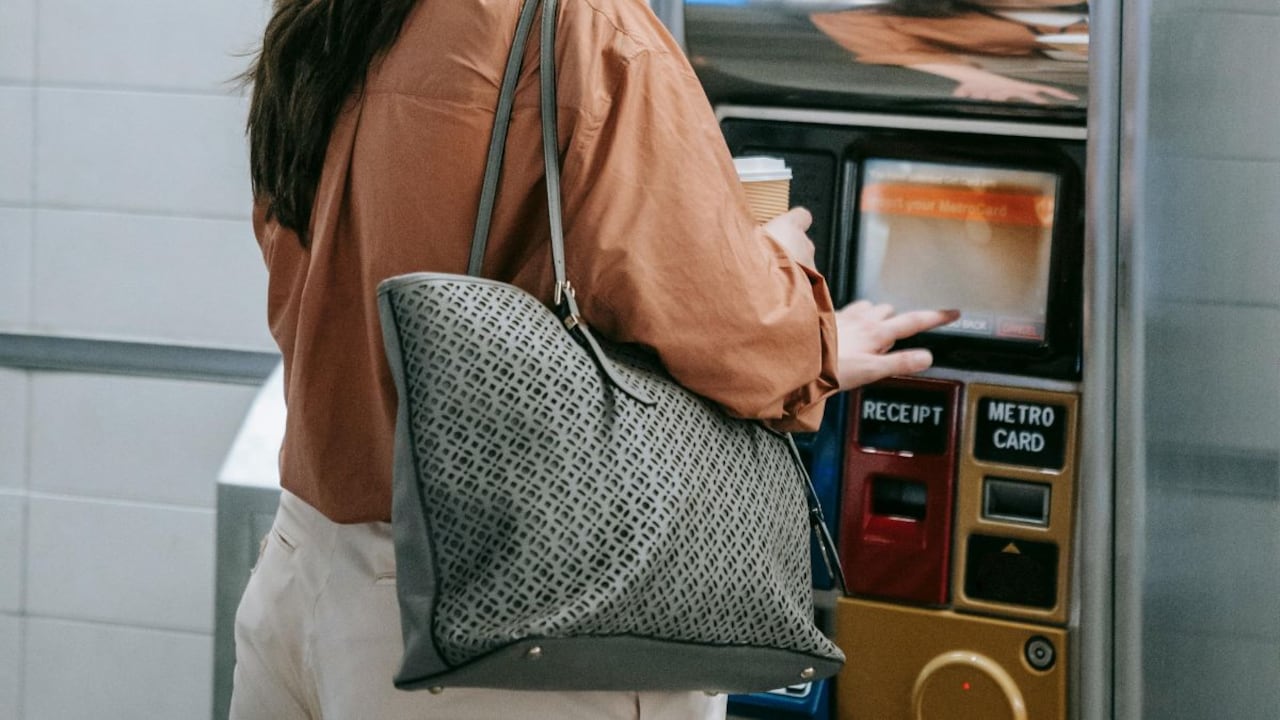 Thin straps may look elegant, but they rarely last. Thin straps may look elegant, but they rarely last.