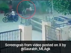 Video: Chain Snatchers Attack Woman With Knife In Delhi