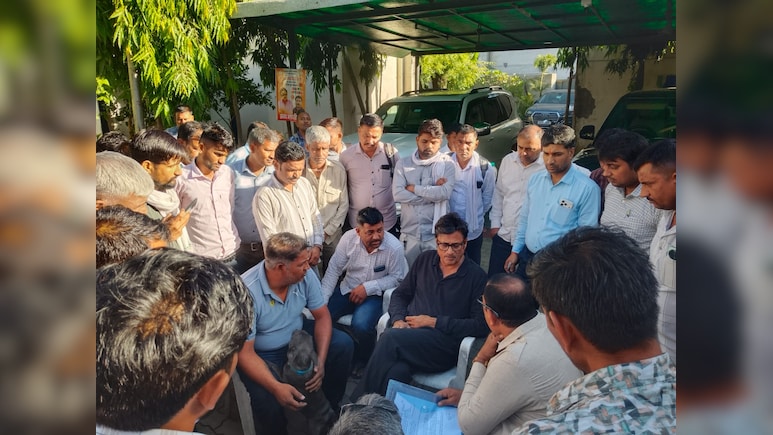 104 जननी एक्सप्रेस कर्मचारियों को राजेंद्र राठौड़ का भरोसा, बोले-'आज ही स्वास्थ्य अधिकारियों से करूंगा बात'