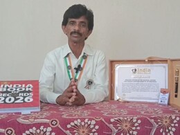 Akola News: भिंगाशिवाय टपाल तिकिटावर लिहिलं राष्ट्रगीत; अकोल्याच्या किमयागाराचा जागतिक विक्रम