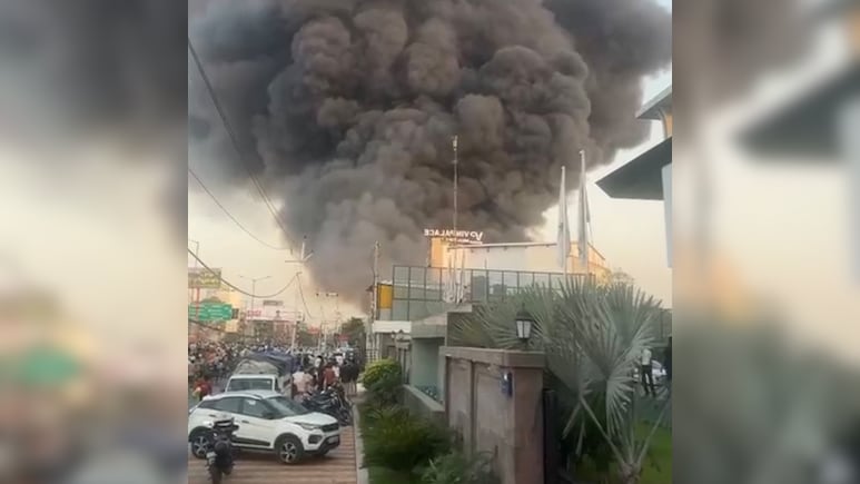 Massive Fire Rips Through Lucknow Slum Cluster, Thick Smoke Seen Miles Away