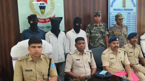 झारखंड: भाजपा नेता के घर फायरिंग का खुलासा&hellip; 3 दिन में पुलिस ने दबोचे शातिर, देसी पिस्टल और कारतूस जब्त
