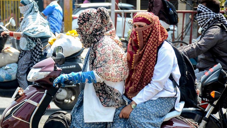 Weather Today: प्रचंड गर्मी के आगे एसी-कूलर भी फेल, अगले तीन दिन लू का येलो अलर्ट, दिल्ली-UP सहित ये राज्य भी झुलस रहे