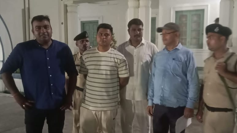 नालंदा में 90000 रुपये की रिश्वत लेते दरोगा गिरफ्तार, 50 हजार DSP को देने की हुई थी बात