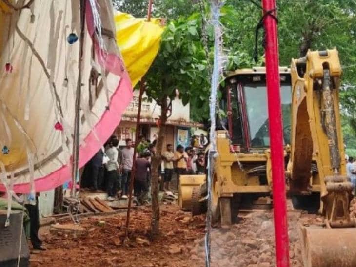 Sagar Wall Collapse Case: घटना स्थल की फोटो