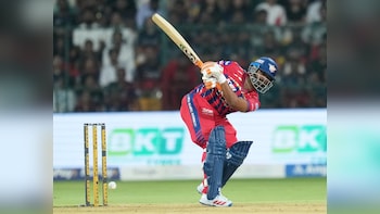 Phil Salt Takes Stunner To Dismiss Rishabh Pant After LSG Captain Returned From Being Retired Hurt - Watch