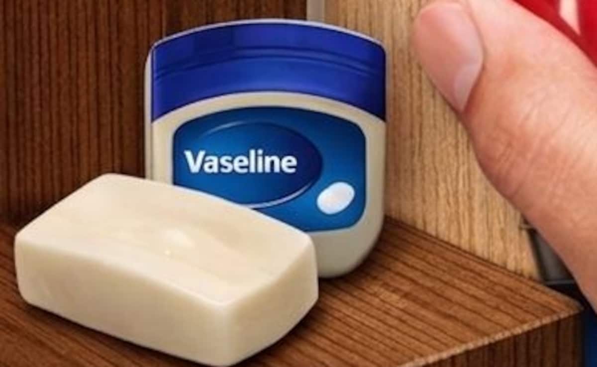 दरवाजा बार-बार आवाज करता है? ये छोटा जुगाड़ खत्म करेगा परेशान करने वाली आवाज