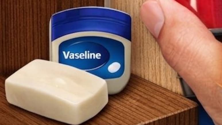 दरवाजा बार-बार आवाज करता है? ये छोटा जुगाड़ खत्म करेगा परेशान करने वाली आवाज