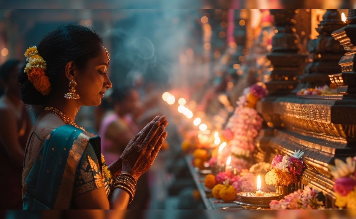 मंदिरों में हमेशा घड़ी की सुई की दिशा में ही क्यों लगाई जाती है परिक्रमा, जानिए इसका महत्व और कारण