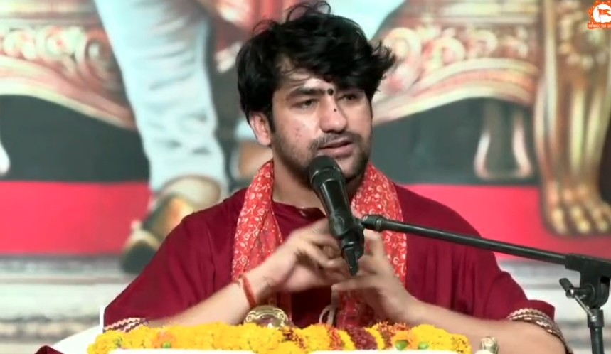 नागपुर आता हूं तो कुछ न कुछ लफड़ा जरूर होता है... धीरेंद्र शास्त्री ने शिवाजी महाराज को लेकर दी सफाई