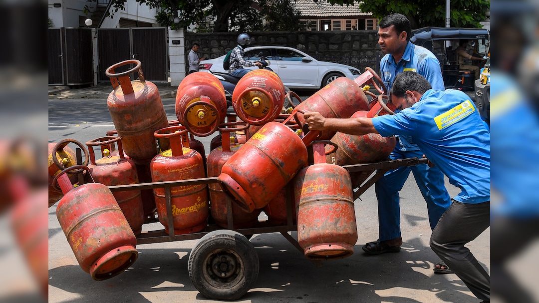 Delhi Cracks Down on LPG Black Market: Godown Sales Banned, Help Desks Set Up