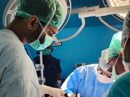 जयपुर: SMS अस्पताल का कमाल, पत्नी ने दिया लिवर; 18 घंटे की सर्जरी के बाद पति को मिला नया जीवन