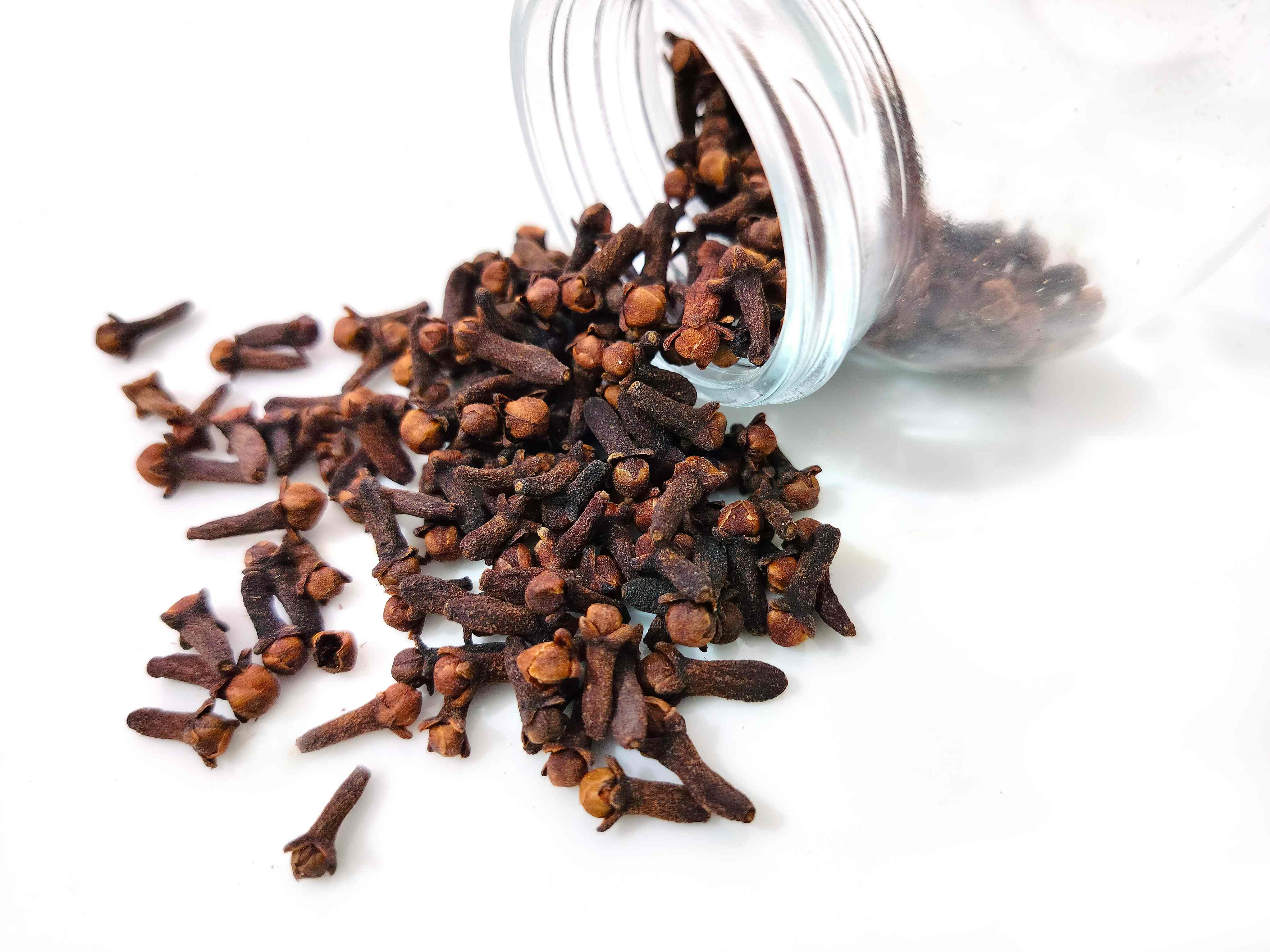 Clove water may offer mild benefits for certain individuals. Photo: Unsplash