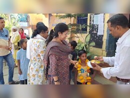 आज से खुल गए स्&zwj;कूल, नए बच्&zwj;चों को त&zwj;िलक और माला पहनाकर क&zwj;िया स्&zwj;वागत &nbsp;