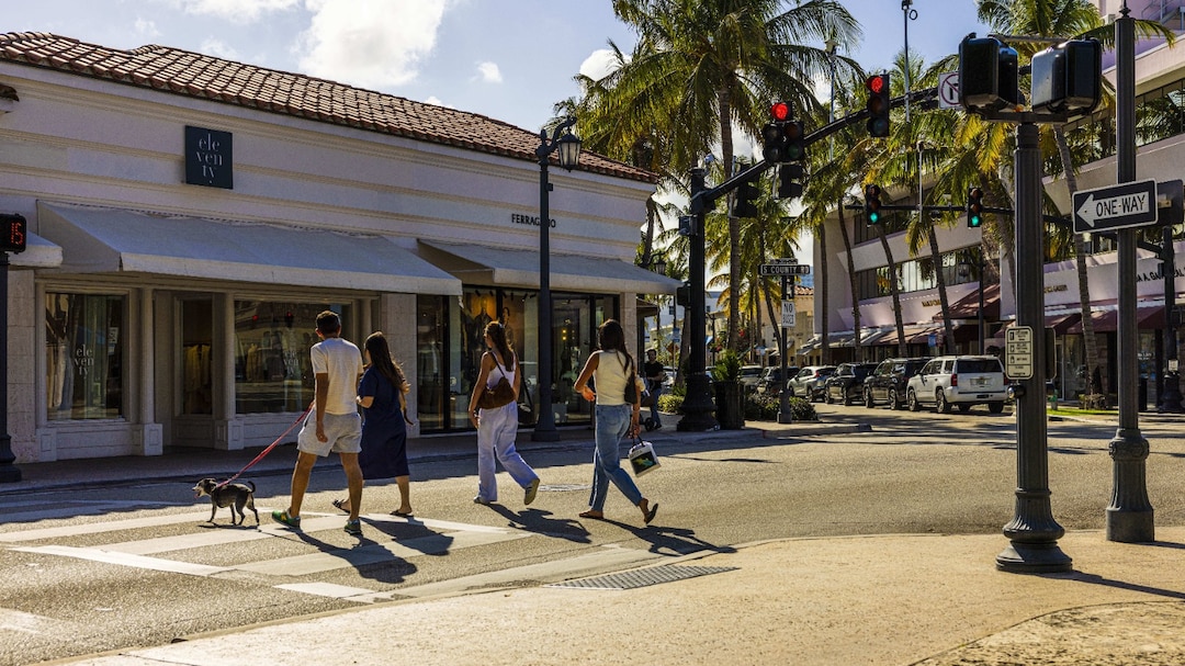 US Economy Grows Solid 2%, Boosted by Surging AI Investment