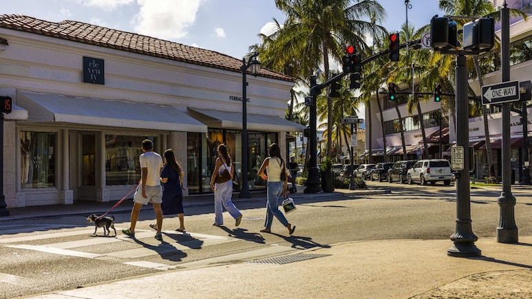 US Economy Grows Solid 2%, Boosted by Surging AI Investment