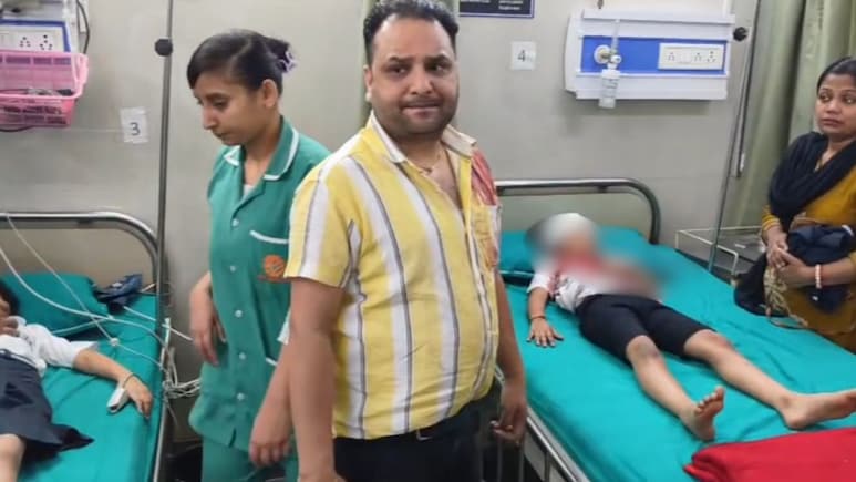 ग्रेटर नोएडा में दो स्कूल बसों की भीषण टक्कर, 12 से ज्यादा मासूमों को आई गंभीर चोटें; सामने आया VIDEO