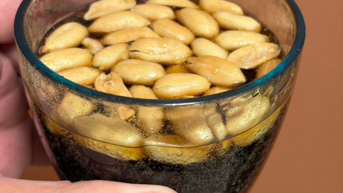 Peanuts In Coke From The 1900s Is Going Viral! Here's Why It Works