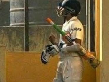 डेब्यू मैच में कितने किलो का बल्ला लेकर मैदान में उतरे थे सचिन तेंदुलकर? नहीं पता तो 53वें जन्मदिन पर आप भी जाने लें