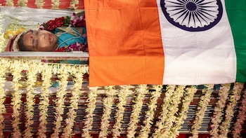 Asha Bhosle Cremated With Full State Honours At Shivaji Park In Mumbai — Video