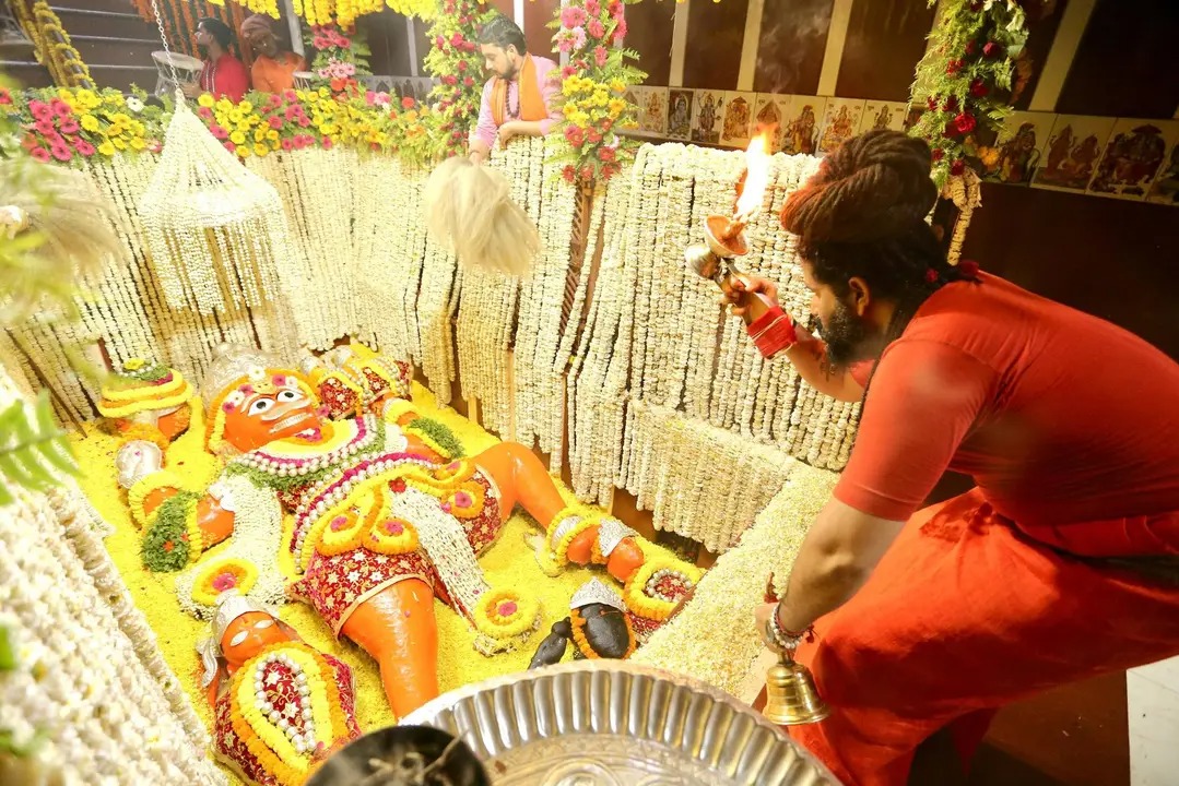 Hanuman Puja Tips: बजरंगी को मनाने के लिए आखिर कैसे करनी चाहिए मंगलवार की पूजा? जानें सभी नियम