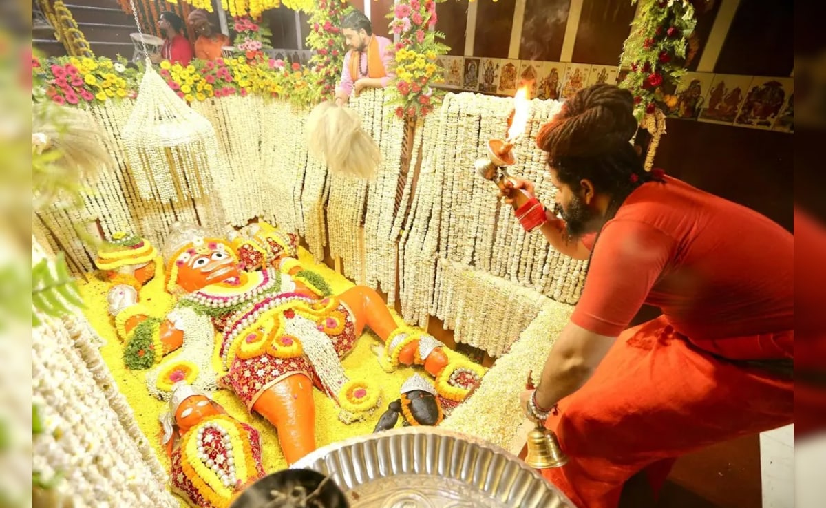 Hanuman Puja Tips: बजरंगी को मनाने के लिए आखिर कैसे करनी चाहिए मंगलवार की पूजा? जानें सभी नियम