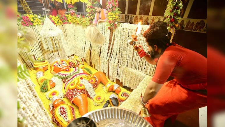 Hanuman Puja Tips: बजरंगी को मनाने के लिए आखिर कैसे करनी चाहिए मंगलवार की पूजा? जानें सभी नियम