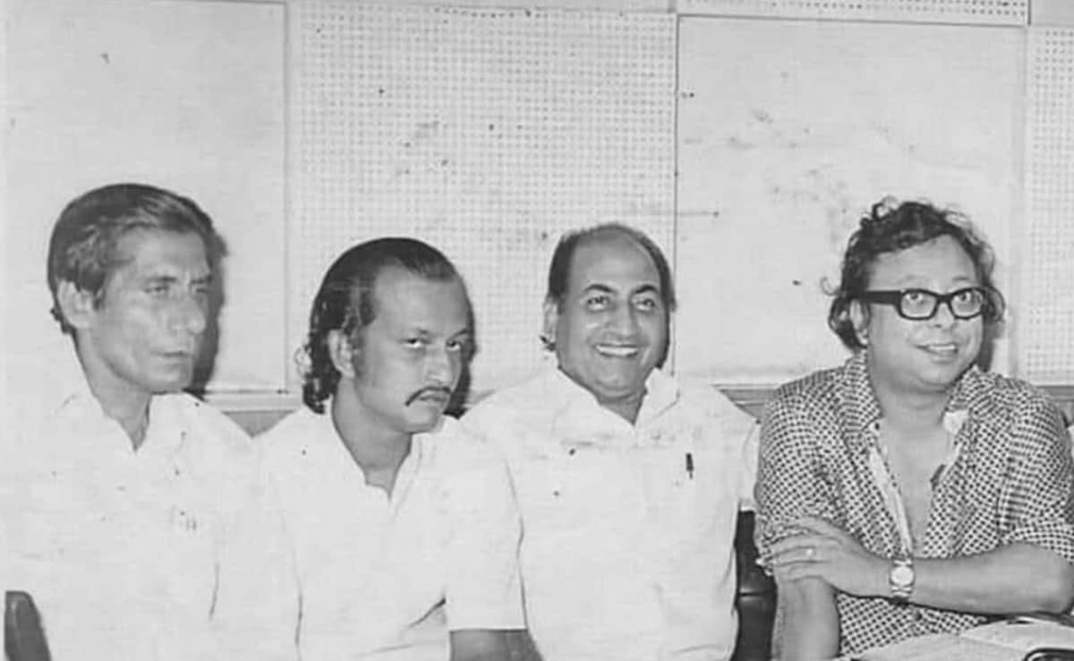 वर्मा मलिक (बाएं से पहले)