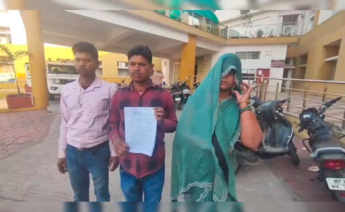 शादी के बाद भोज नहीं कराया, तो दंपत्ति को समाज से निकाला; कलेक्टर से लगाई न्याय की गुहार