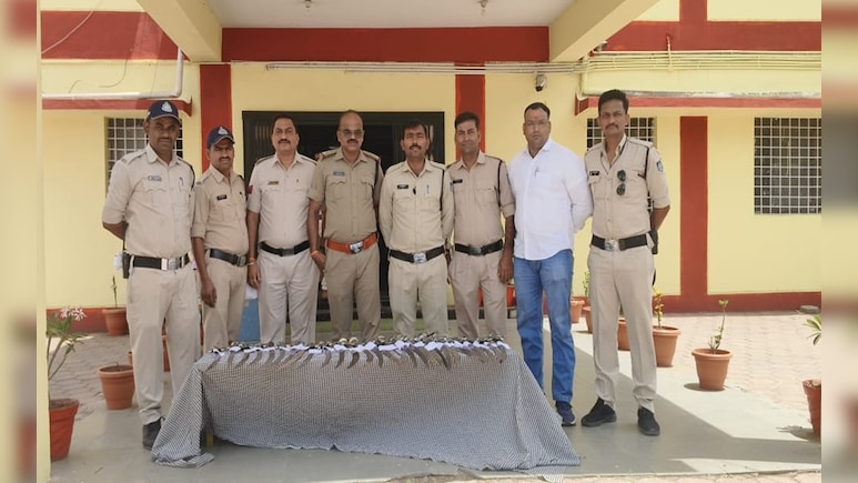 खंडवा को दहलाने की साजिश: हरियाणा से आए युवक के पास से 29 तलवारें जब्त, संवेदनशील इलाकों में कर रहा था तस्करी