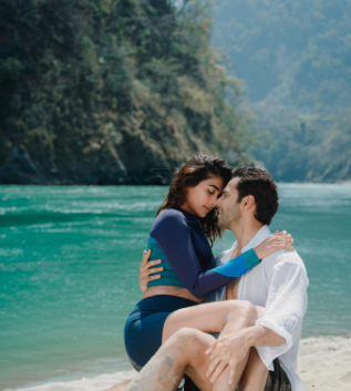 Janhvi Kapoor Teases Varun Dhawan On New Film Still With Pooja Hegde: 'But Why Are You Screaming In Caption?'