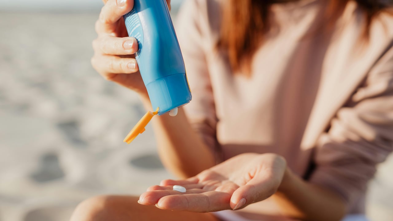 Discover everything about sunscreens that make them leave white cast on your skin