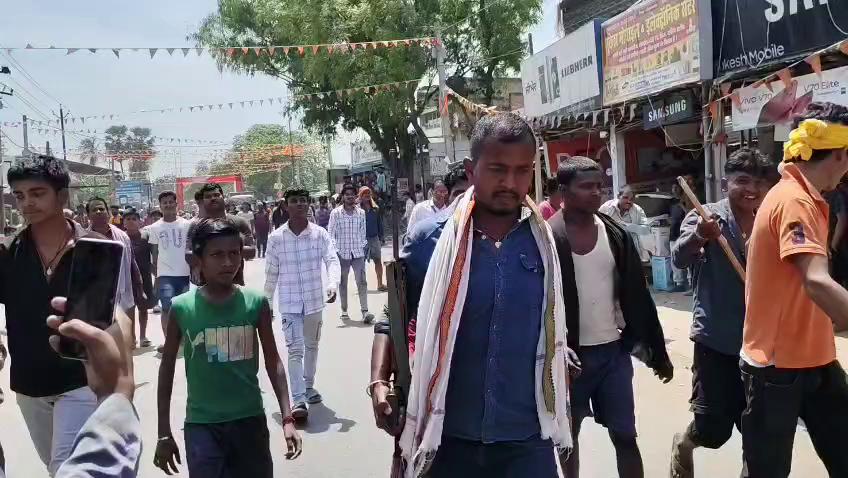 कटिहार में युवक की मौत पर भड़की भीड़ का पुलिस पर हमला, राइफल छीनी, कहा- बिहारी का पॉवर देख लीजिए