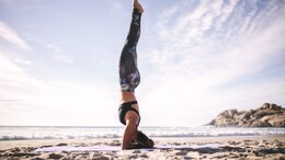 Sirsasana Benefits: त्वचेवर येईल चमक, केसगळती होईल कमी! शीर्षासन कोणी करावे आणि टाळावे, वाचा आसनाची योग्य पद्धत