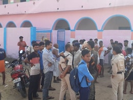 बिहार: स्&zwj;कूल के क्&zwj;लासरूम में पांच थैले में म&zwj;िला मांस, गोमांस बताकर भड़के लोग; 5 श&zwj;िक्षकों पर ग&zwj;िरी गाज&nbsp;