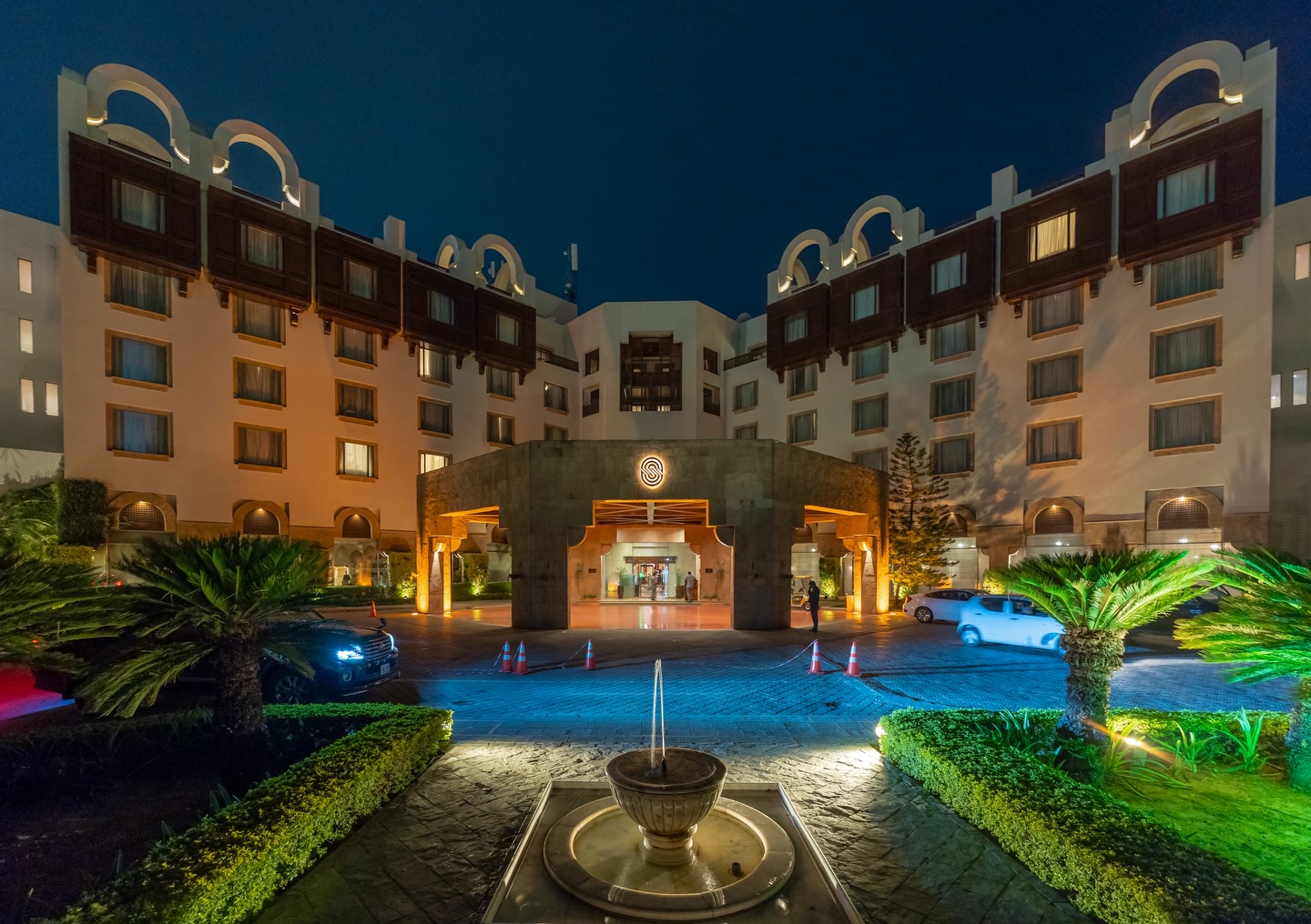 Iran-US Peace Talks: पाकिस्तान के इस आल&zwj;िशान होटल में होगी अमेरिका-ईरान की बैठक, देखें खूबसूरत तस्वीरें