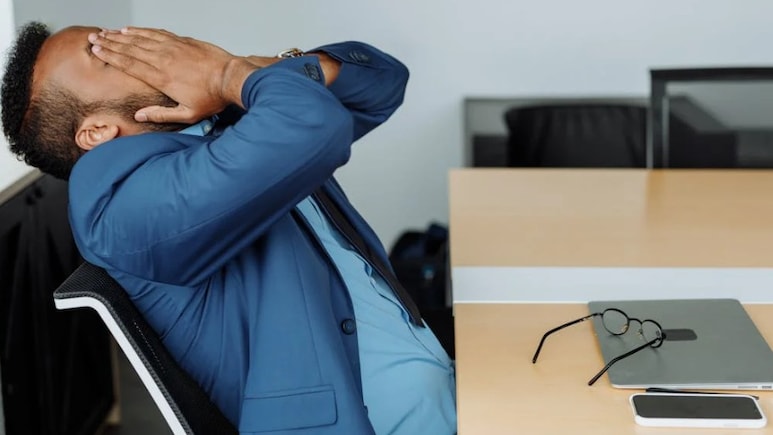 "No AC, No Windows": Employee's Angry Rant On Harsh Office Conditions Sparks Outrage