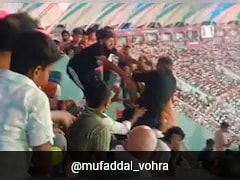 IPL 2026: इकाना स्टेडियम में जब आपस में भीड़े फैंस, जमकर चले लात-घूसे, वीडियो वायरल