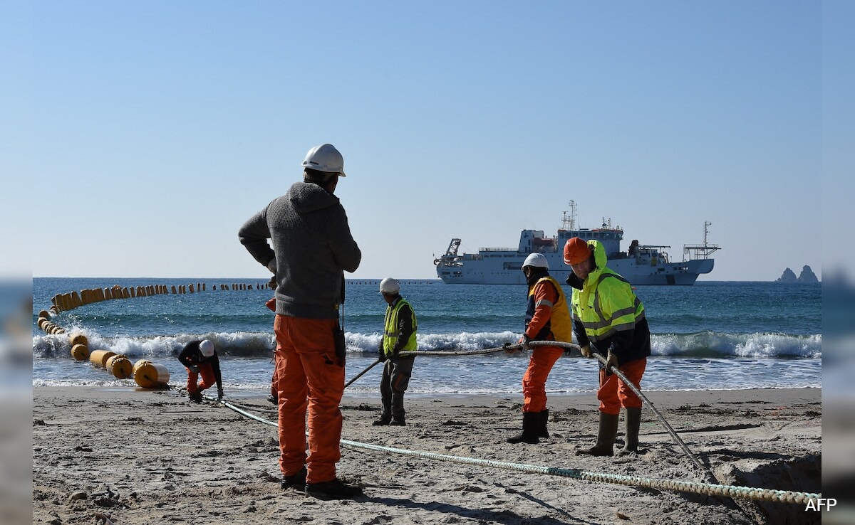 ईरान जंग की वजह से तेल- गैस के बाद इंटरनेट पर भी संकट? खतरा समंदर की गहराई में छिपा