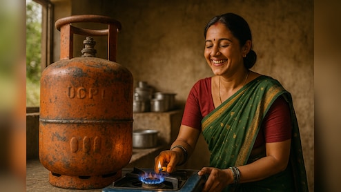 LPG संकट के बीच मिसाल बना चंदौली का यह गांव, तगड़ा जुगाड़ लगाकर 125 घरों के जले रहे हैं चूल्हे